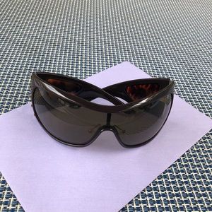 Super cute Marc Jacobs oversized sunglasses